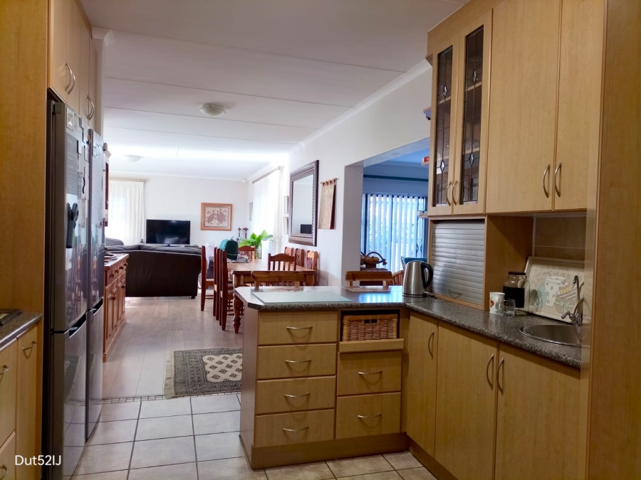 4 Bedroom Property for Sale in Fraaiuitsig Western Cape